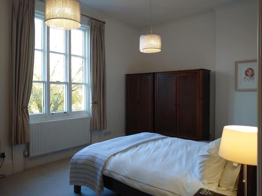 Luxury Apartment Cheltenham Exterior photo